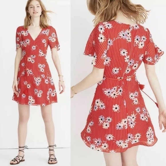 MADEWELL Button Wrap Dress in Floral Daisy Society - Picture 2 of 13